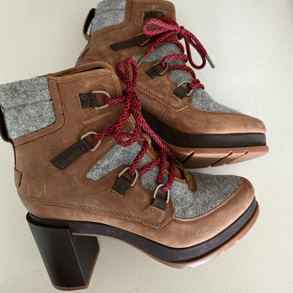 SOREL BLAKE WATERPROOF LEATHER HEEL BOOTIES - 8